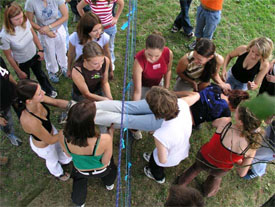 Go! Bystrc 2004 - Ukázka kurzů s využitím zážitkové pedagogiky.