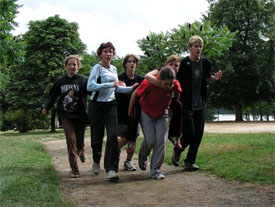 Go! Bystrc 2004 - Ukázka kurzů s využitím zážitkové pedagogiky.
